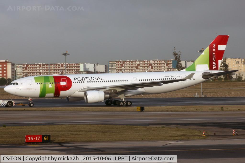 CS-TON, 2008 Airbus A330-202 C/N 904, Taxiing