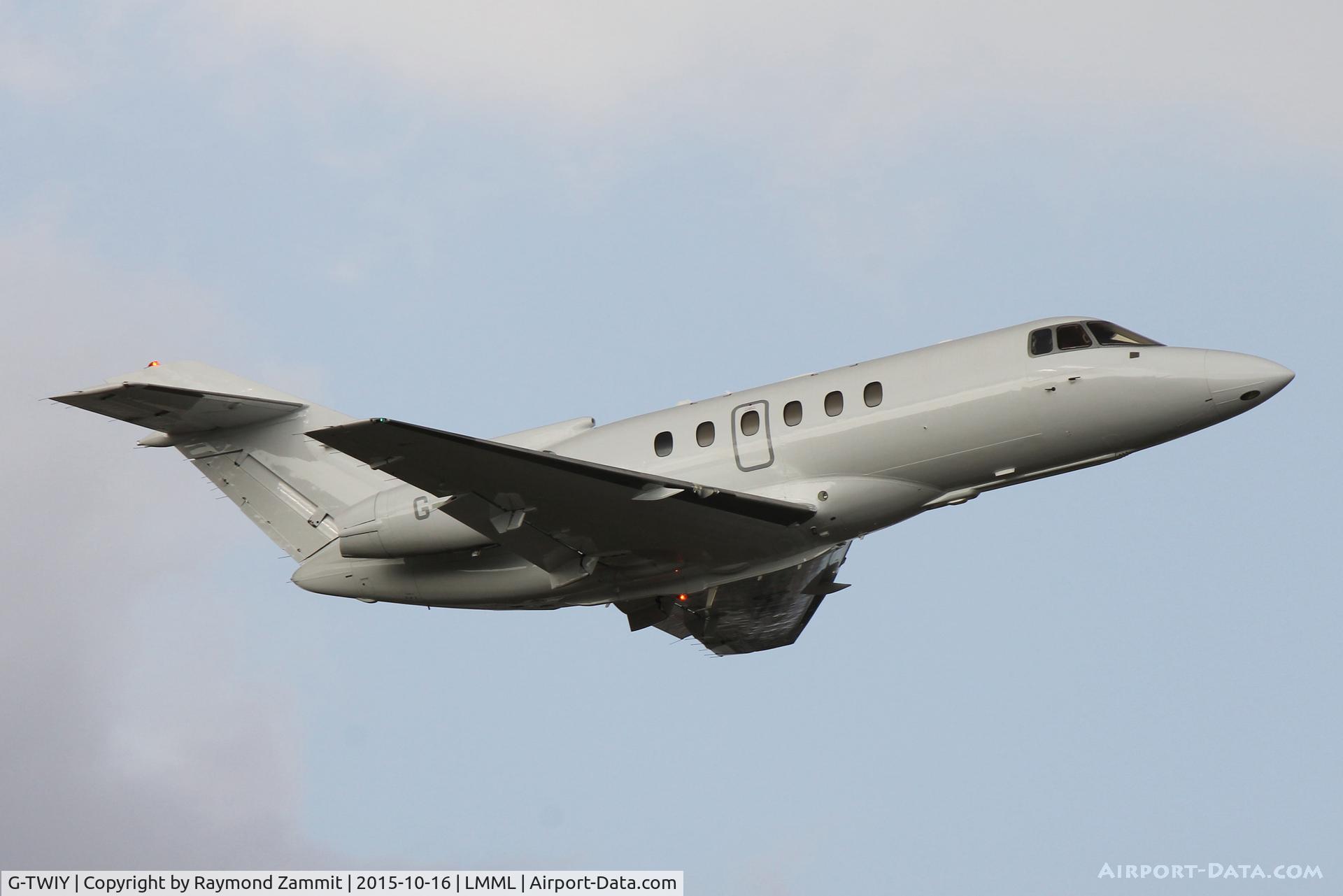 G-TWIY, 2008 Hawker 750 C/N HB-14, Hawker Beechcraft 750 G-TWIY Saxonair