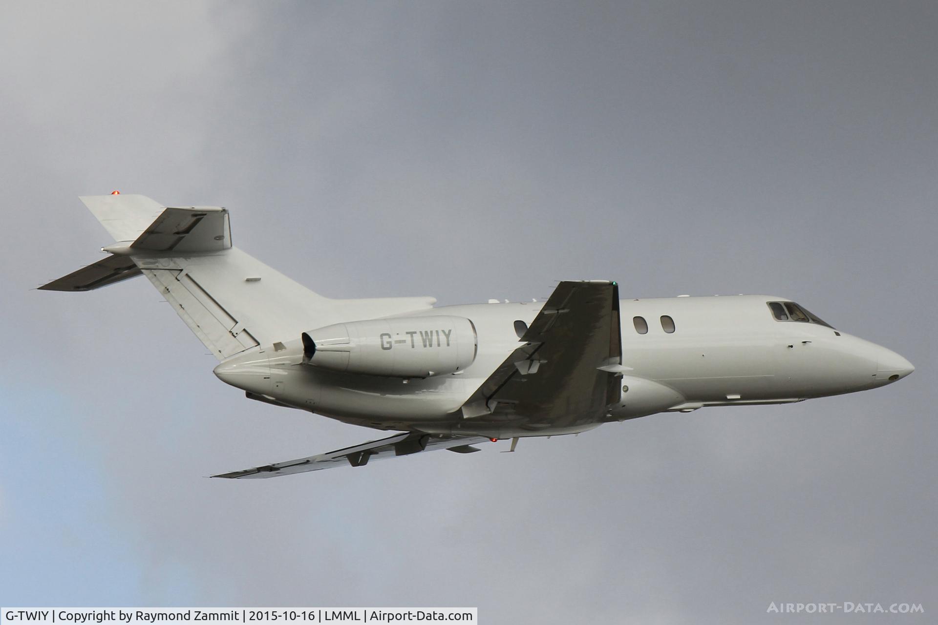 G-TWIY, 2008 Hawker 750 C/N HB-14, Hawker Beechcraft 750 G-TWIY Saxonair