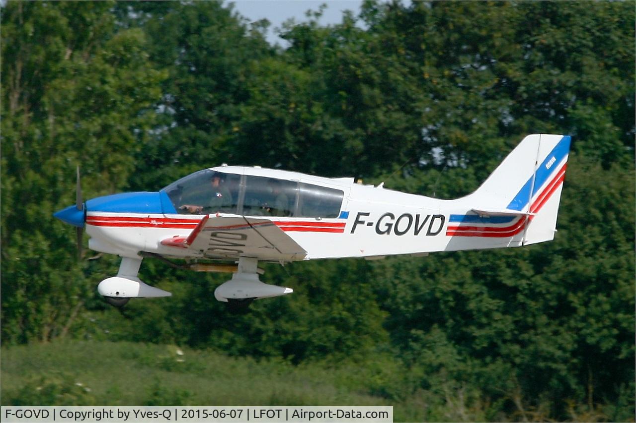 F-GOVD, Robin DR-400-180 Regent Regent C/N 2106, Robin DR-400-180, On final rwy 02, Tours Air Base 705 (LFOT-TUF) Open day 2015