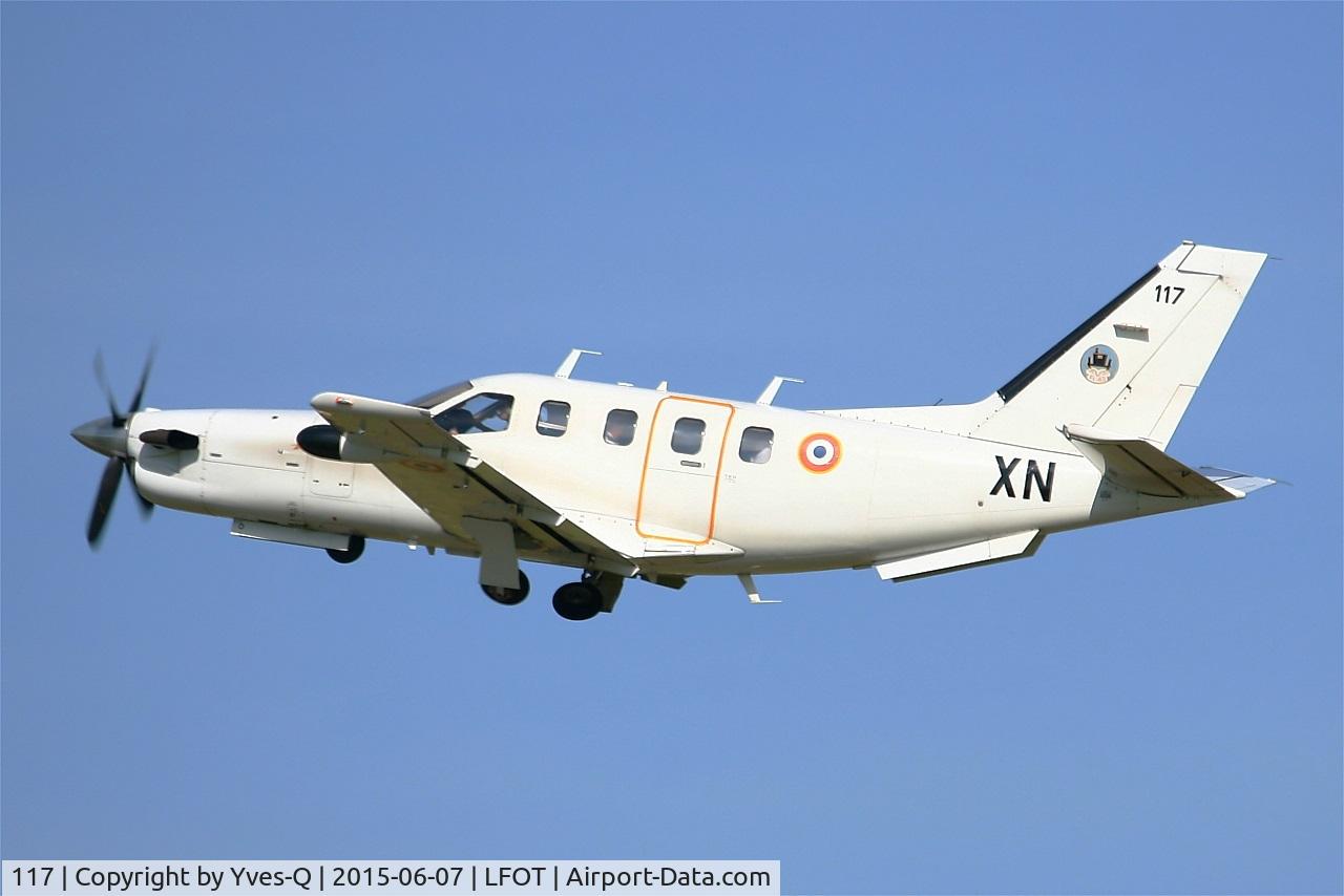 117, Socata TBM-700A C/N 117, Socata TBM-700A, Take-off rwy 02, Tours Air Base 705 (LFOT-TUF) Open day 2015