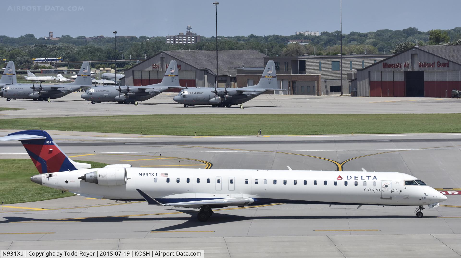 N931XJ, 2008 Bombardier CRJ-900ER (CL-600-2D24) C/N 15193, Taxiing at MSP