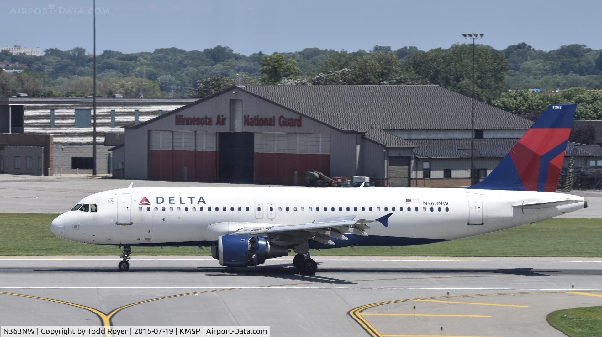 N363NW, 1998 Airbus A320-212 C/N 0923, Arriving at MSP on 30R