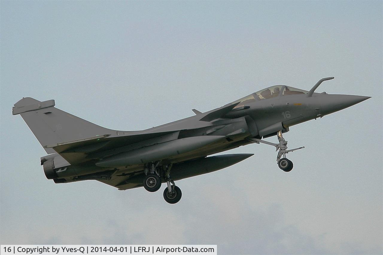 16, Dassault Rafale M C/N 16, Dassault Rafale M, Short approach rwy 08, Landivisiau Naval Air Base (LFRJ)