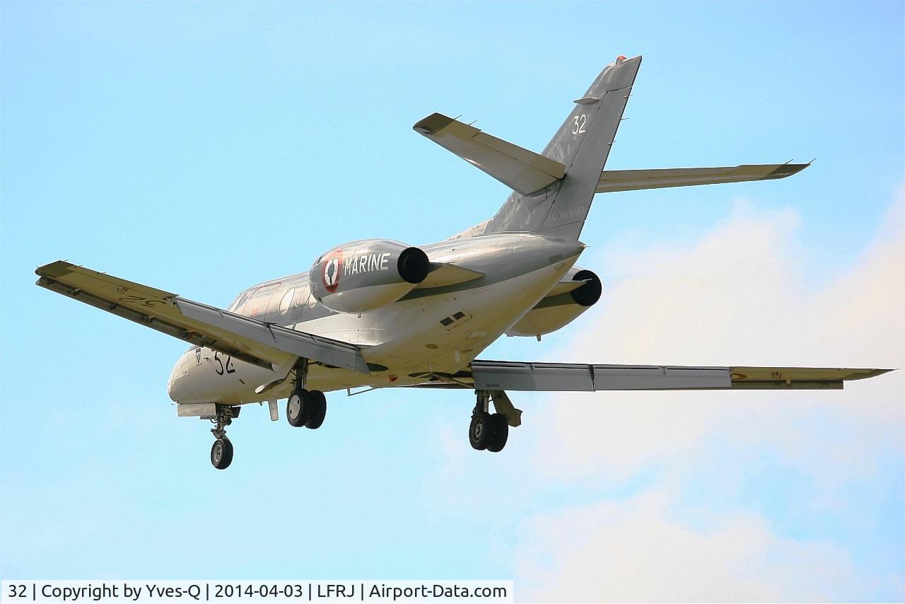 32, 1974 Dassault Falcon 10MER C/N 32, Dassault Falcon 10MER, On final rwy 08, Landivisiau Naval Air Base (LFRJ)