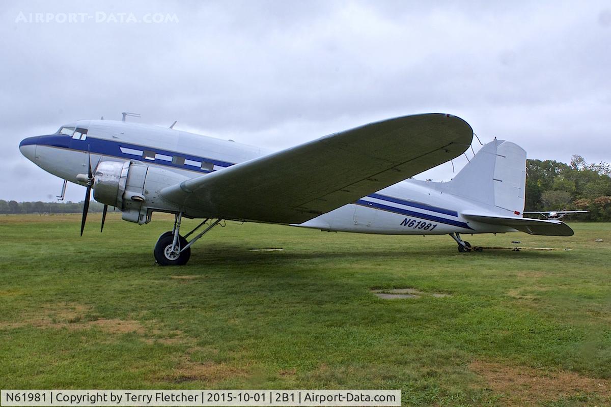 N61981, 1940 Douglas DC-3A C/N 2216, 1940 Douglas DC3A, c/n: 2216 at Cape Cod Airport
