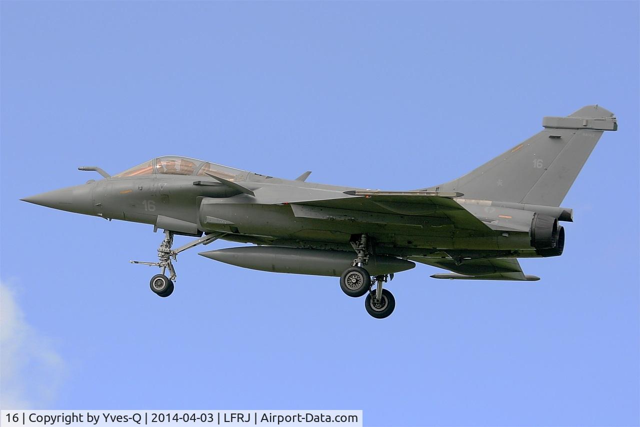 16, Dassault Rafale M C/N 16, Dassault Rafale M, Short approach rwy 08, Landivisiau Naval Air Base (LFRJ)