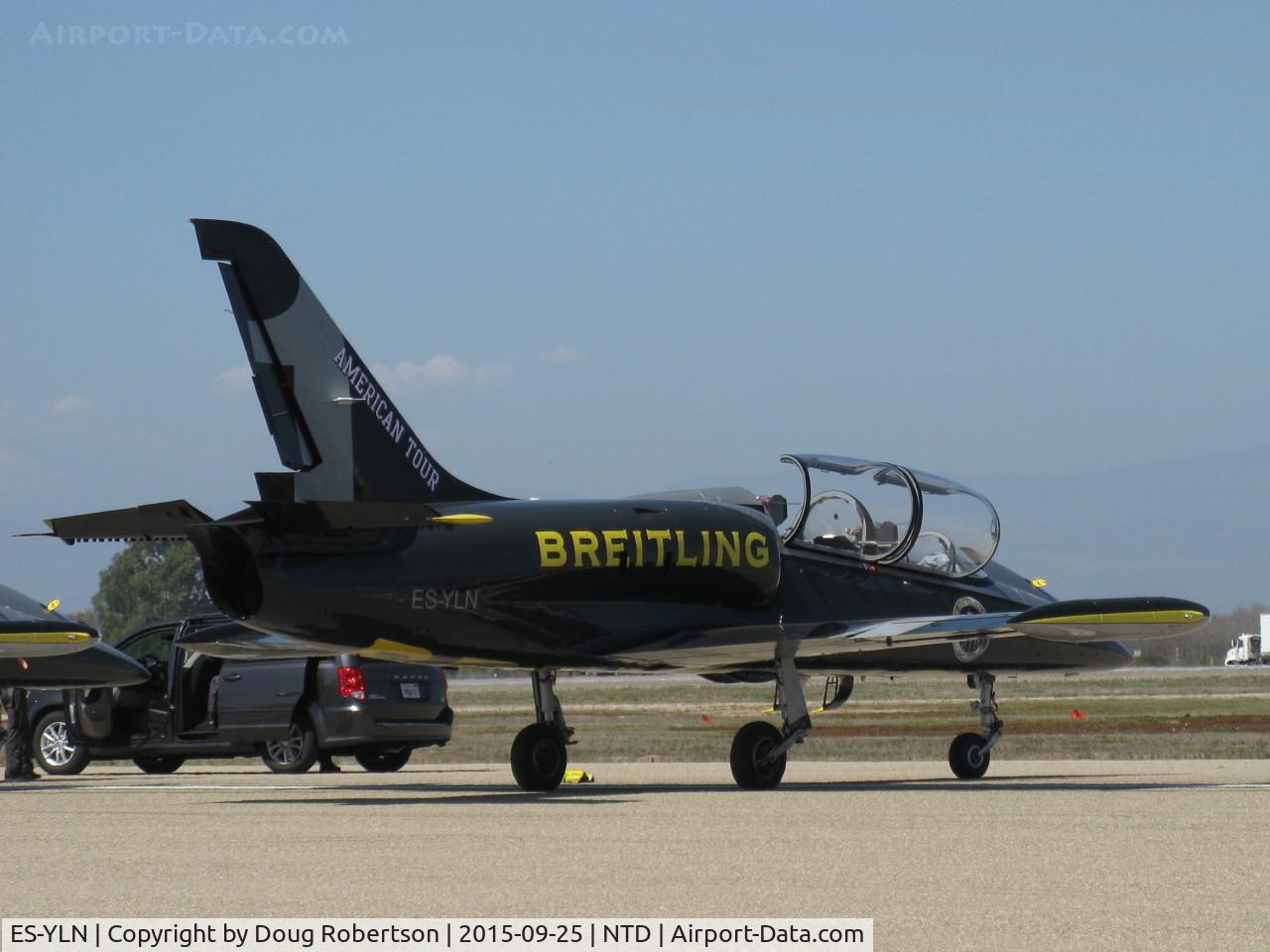 ES-YLN, Aero L-39C Albatros C/N 533637, Aero Vodochody AERO L-39 C ALBATROS, Walter TITAN (Ivchenko) AI-25 TL Turbofan 3,784 lb st. Aircraft No. 1 of Breitling Jet Team flown by leader Jacques Bothelin, age 61, 12,000 hrs plus. Point Mugu Airshow their first USA show. Practice day.