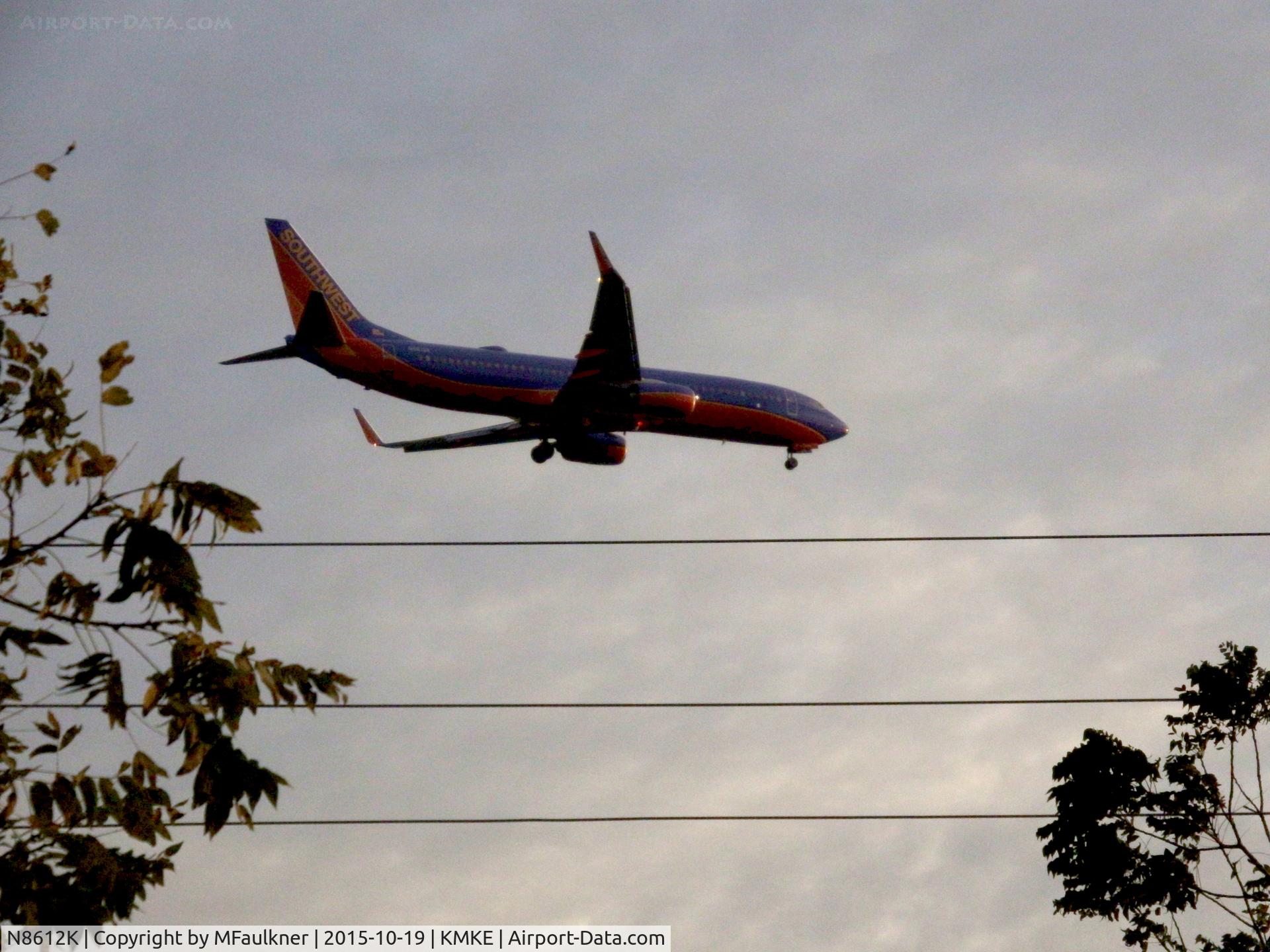 N8612K, 2013 Boeing 737-8H4 C/N 36973, SouthWest 737 on approach to 25L KMKE