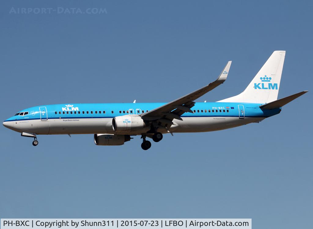 PH-BXC, 1999 Boeing 737-8K2 C/N 29133, Landing rwy 32L