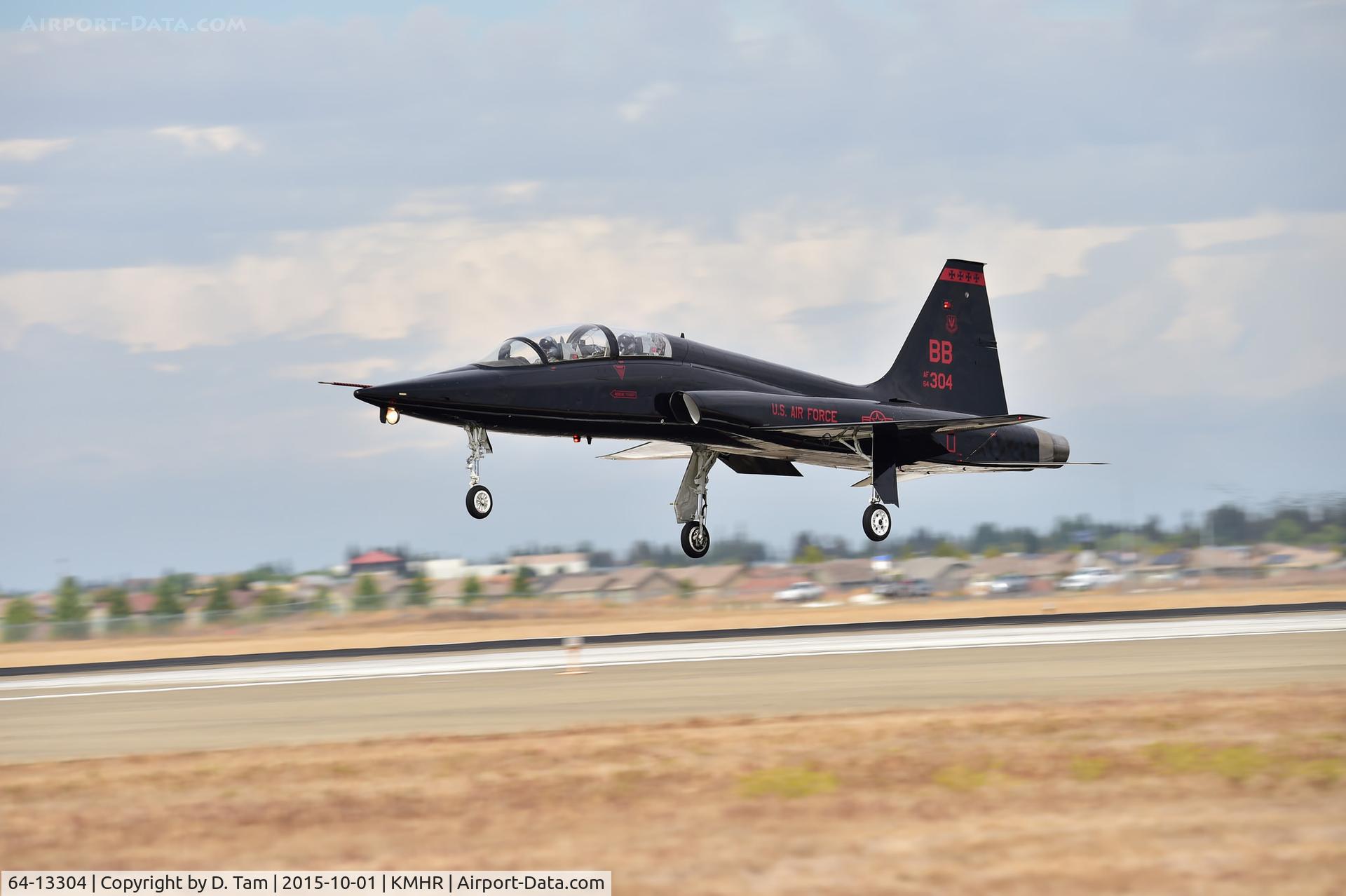 64-13304, 1964 Northrop T-38A Talon C/N N.5733, Northrop Talon at MHR for touch and go landings.