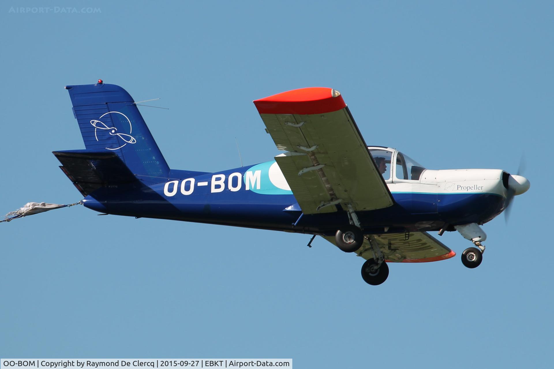OO-BOM, 1976 Morane-Saulnier MS-893E Rallye 150GT C/N 2775, Ready to pick a banner at Wevelgem.