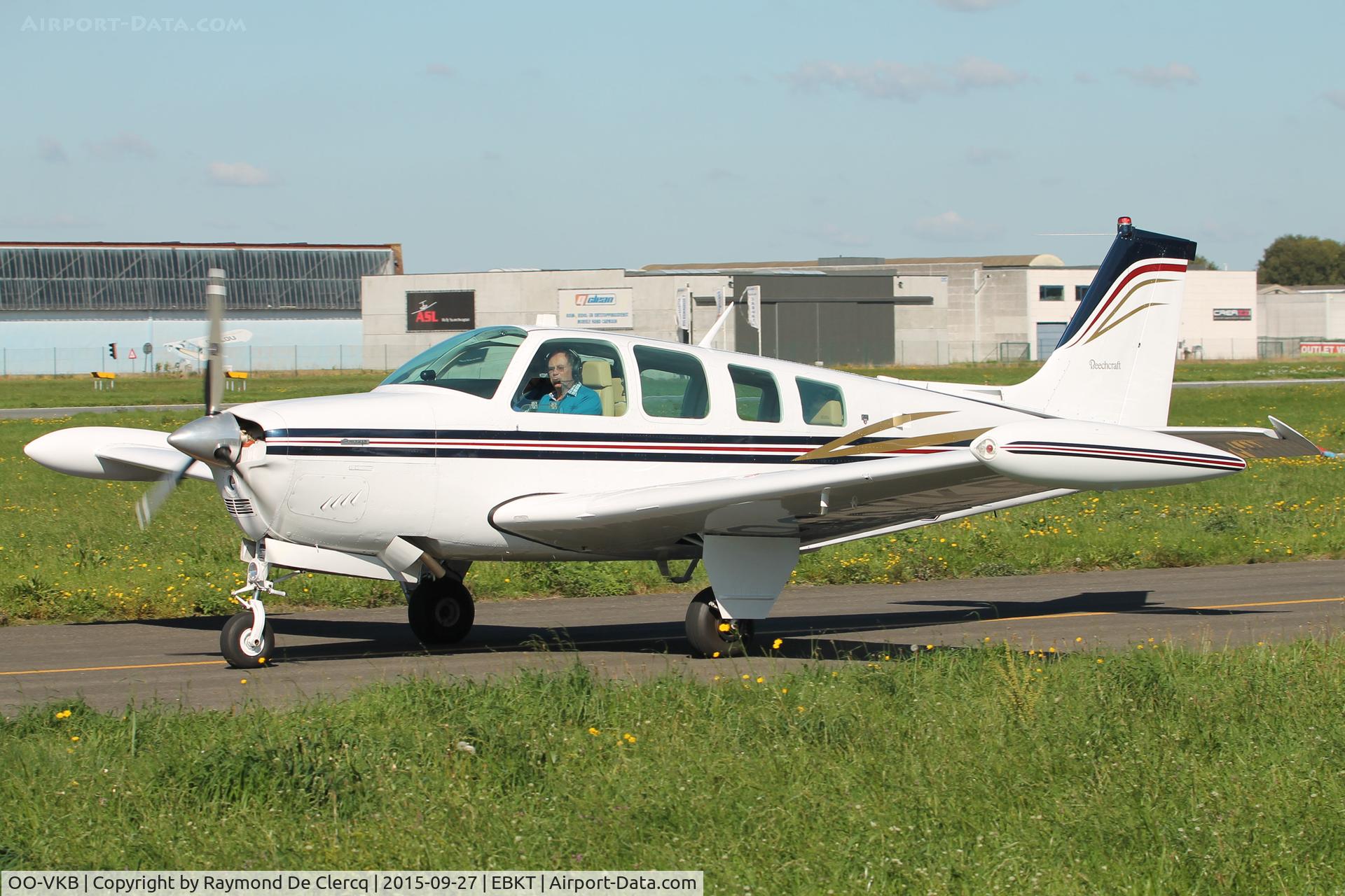 OO-VKB, 1977 Beech A36 Bonanza 36 C/N E-994, Taxiing to rwy 06.