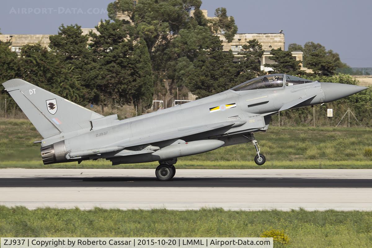 ZJ937, 2007 Eurofighter EF-2000 Typhoon FGR.4 C/N 0121/BS028, Runway 13