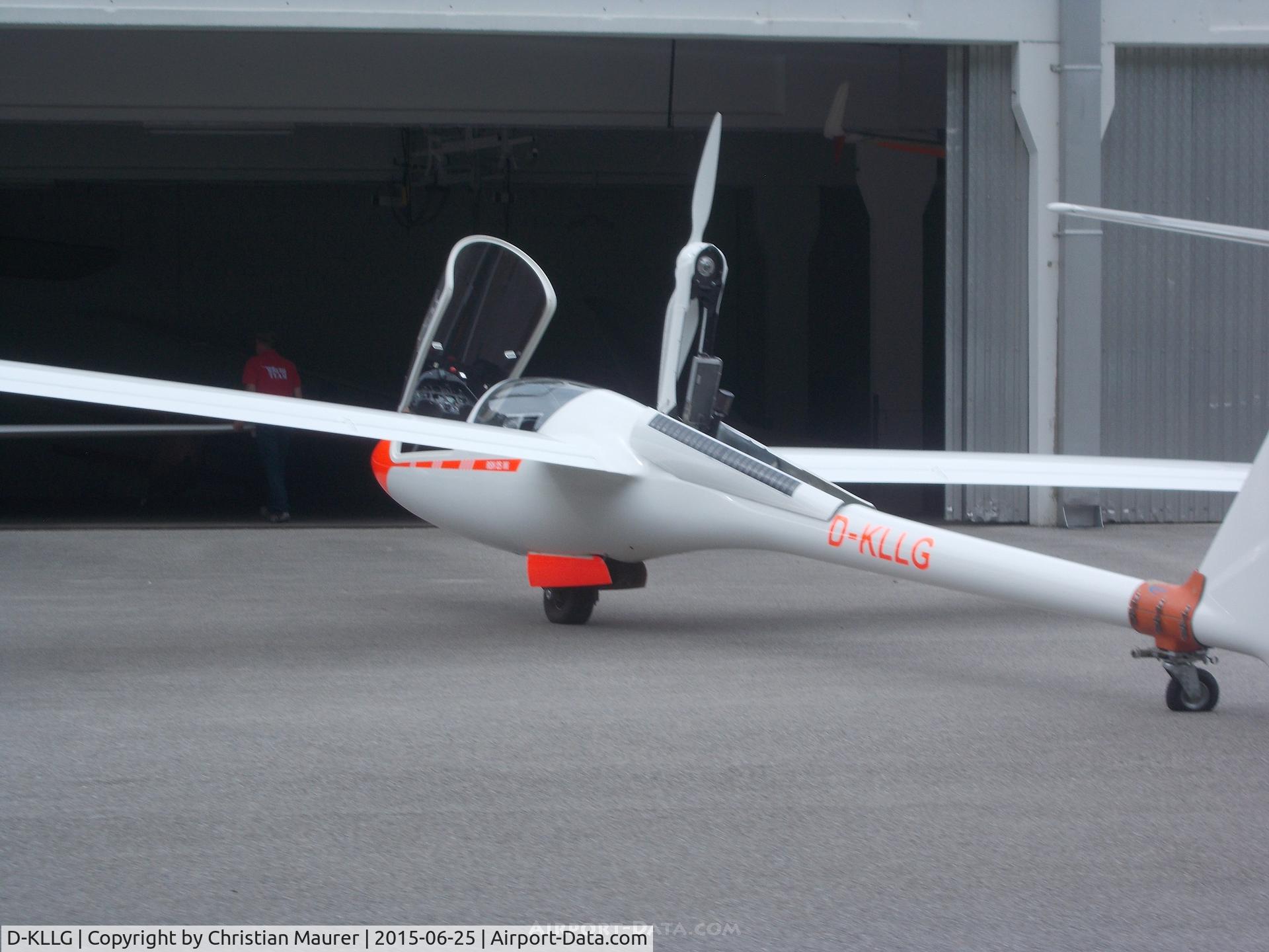 D-KLLG, Schleicher ASH-25M C/N -, Going in the Hangar