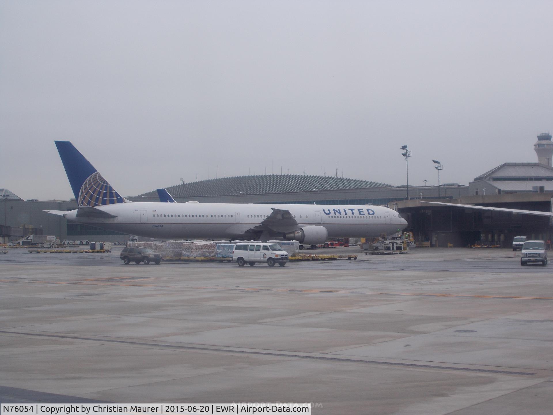 N76054, 2000 Boeing 767-424/ER C/N 29449, United Boeing 767-400ER
