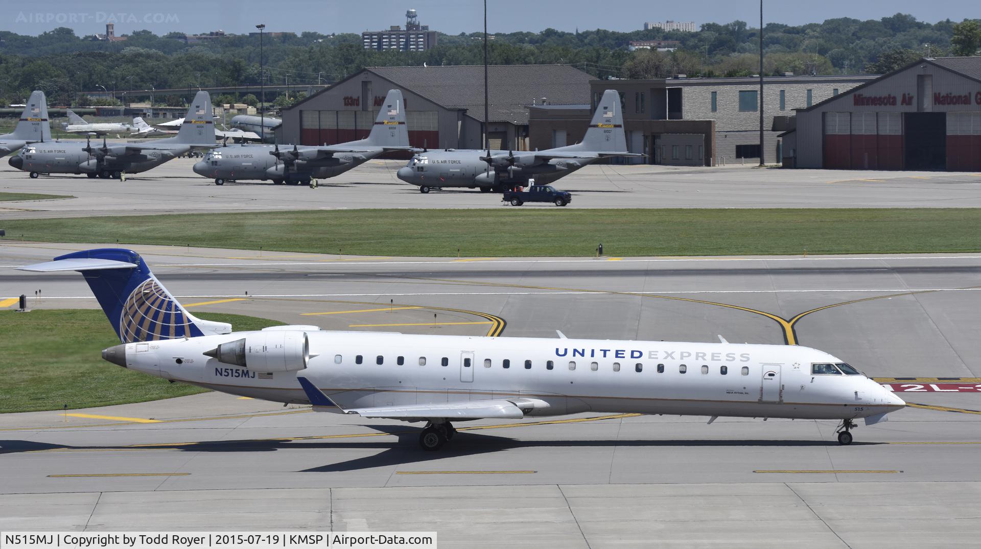 N515MJ, 2003 Bombardier CRJ-700 (CL-600-2C10) Regional Jet C/N 10117, Taxiing at MSP