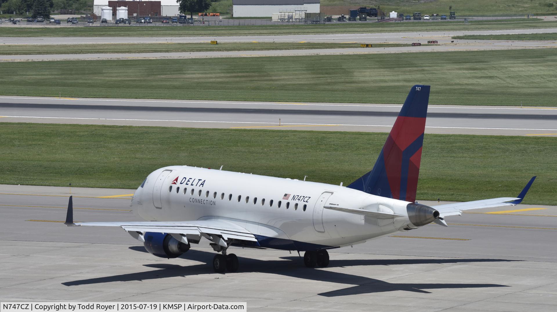 N747CZ, Embraer 170LR (ERJ-170-100LR) C/N 17000187, Taxiing at MSP