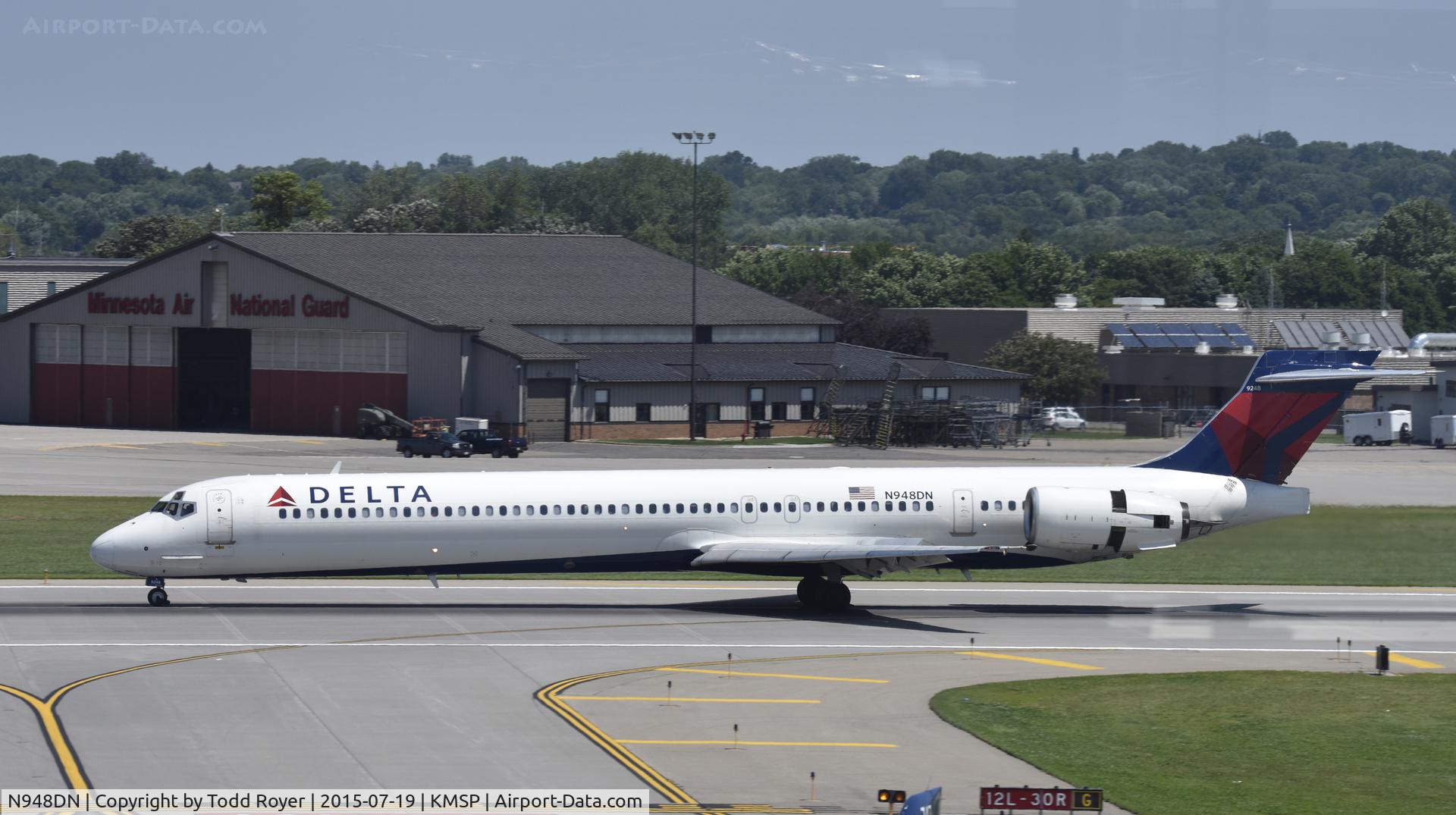N948DN, 1996 McDonnell Douglas MD-90-30 C/N 53357, Arriving at MSP