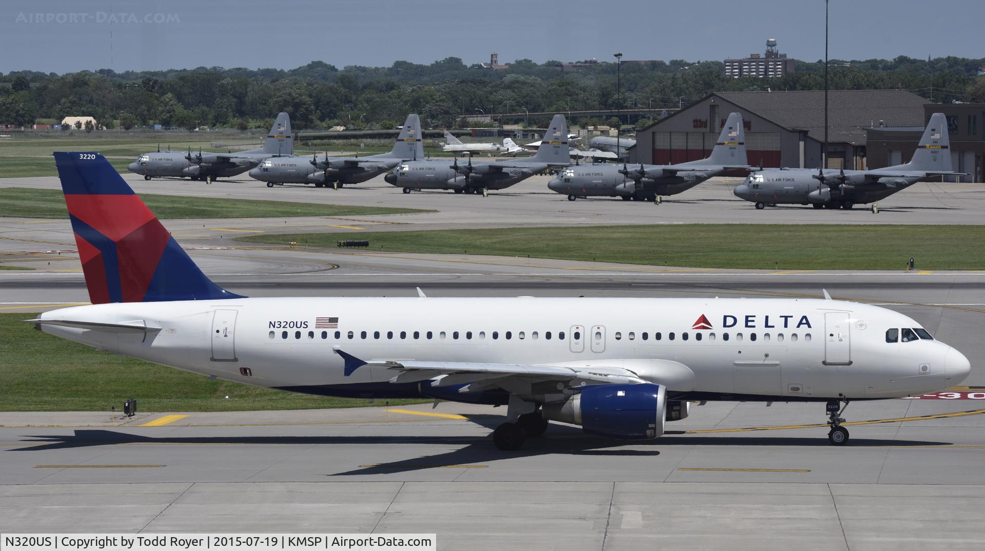N320US, 1991 Airbus A320-211 C/N 213, Taxiing at MSP