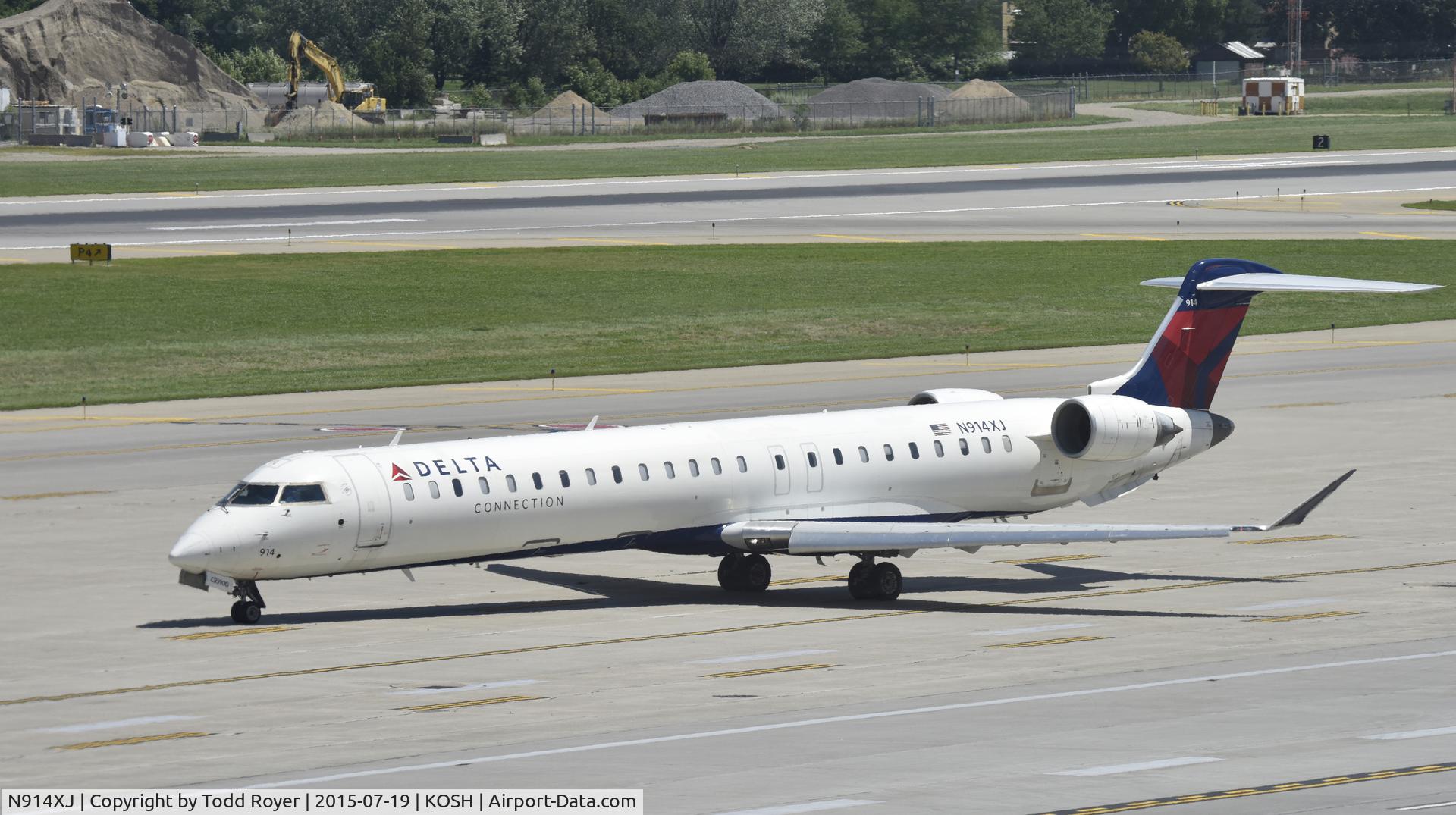 N914XJ, 2007 Bombardier CRJ-900ER (CL-600-2D24) C/N 15149, Taxiing at MSP
