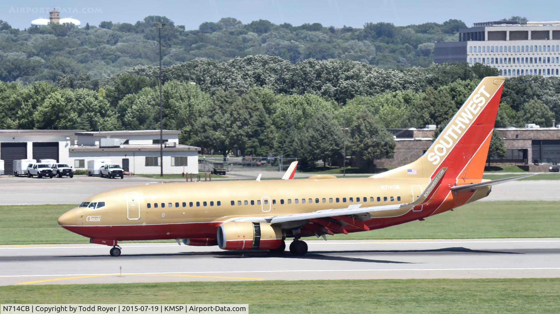 N714CB, 1998 Boeing 737-7H4 C/N 27848, Arriving at MSP