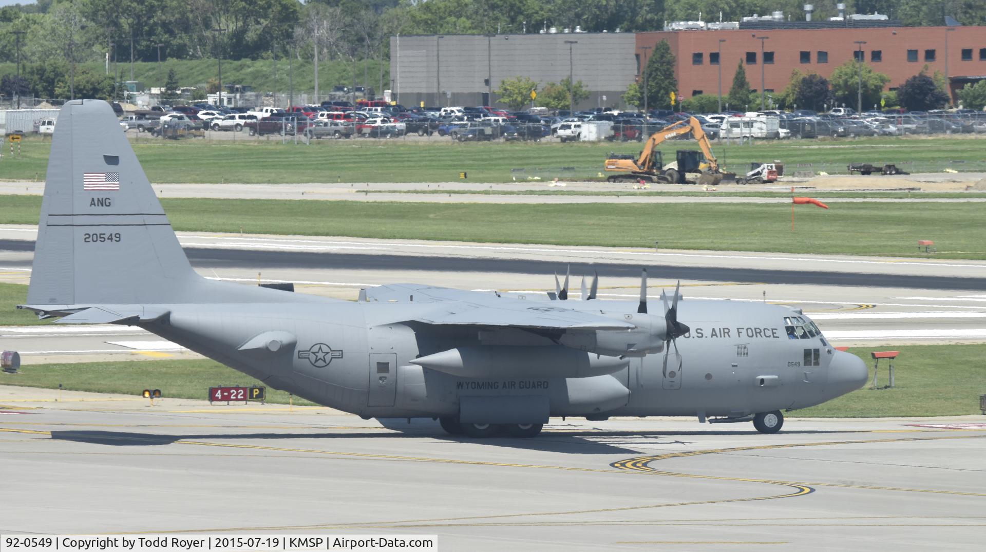 92-0549, 1992 Lockheed C-130H Hercules C/N 382-5337, Taxiing at MSP