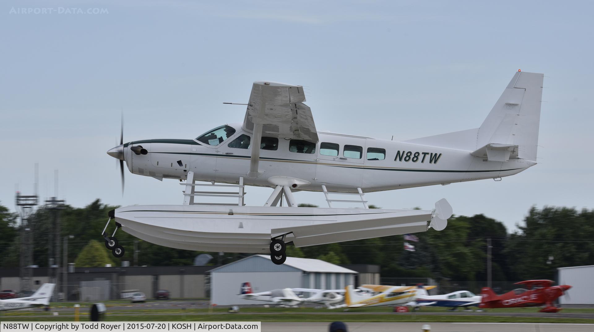 N88TW, 1998 Cessna 208 Caravan I C/N 20800292, Airventure 2015