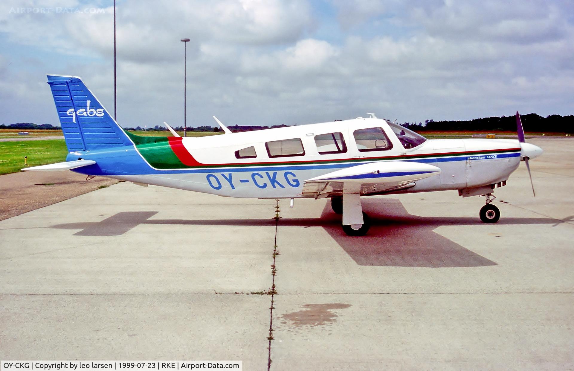 OY-CKG, 1976 Piper PA-32R-300 Cherokee Lance C/N 32R-7680134, Roskilde Denmark 23.7.99