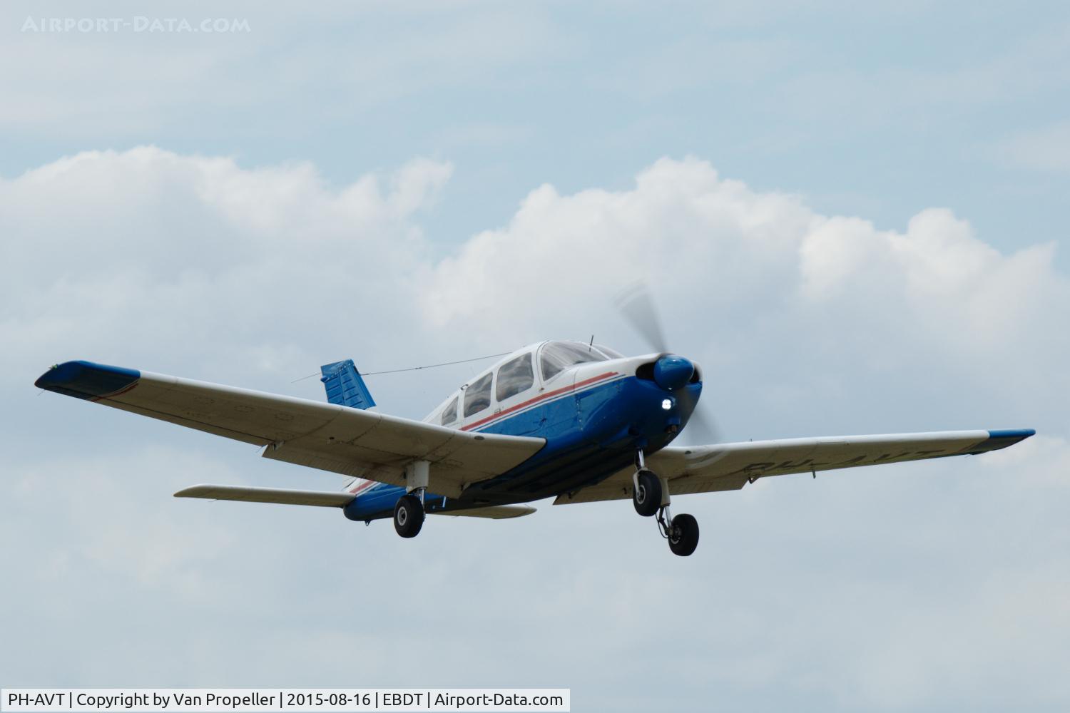 PH-AVT, 1978 Piper PA-28-181 C/N 28-7990075, Piper PA-28-181 Archer II of Dynamic Aviation leaving the 2015 Schaffen-Diest fly-in