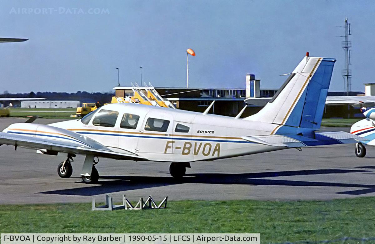 F-BVOA, Piper PA-34-200 C/N 347450132, Piper PA-34-200 Seneca  [34-7450132] Bordeaux-Leognan-Saucats~F 15/05/1990. From a slide.