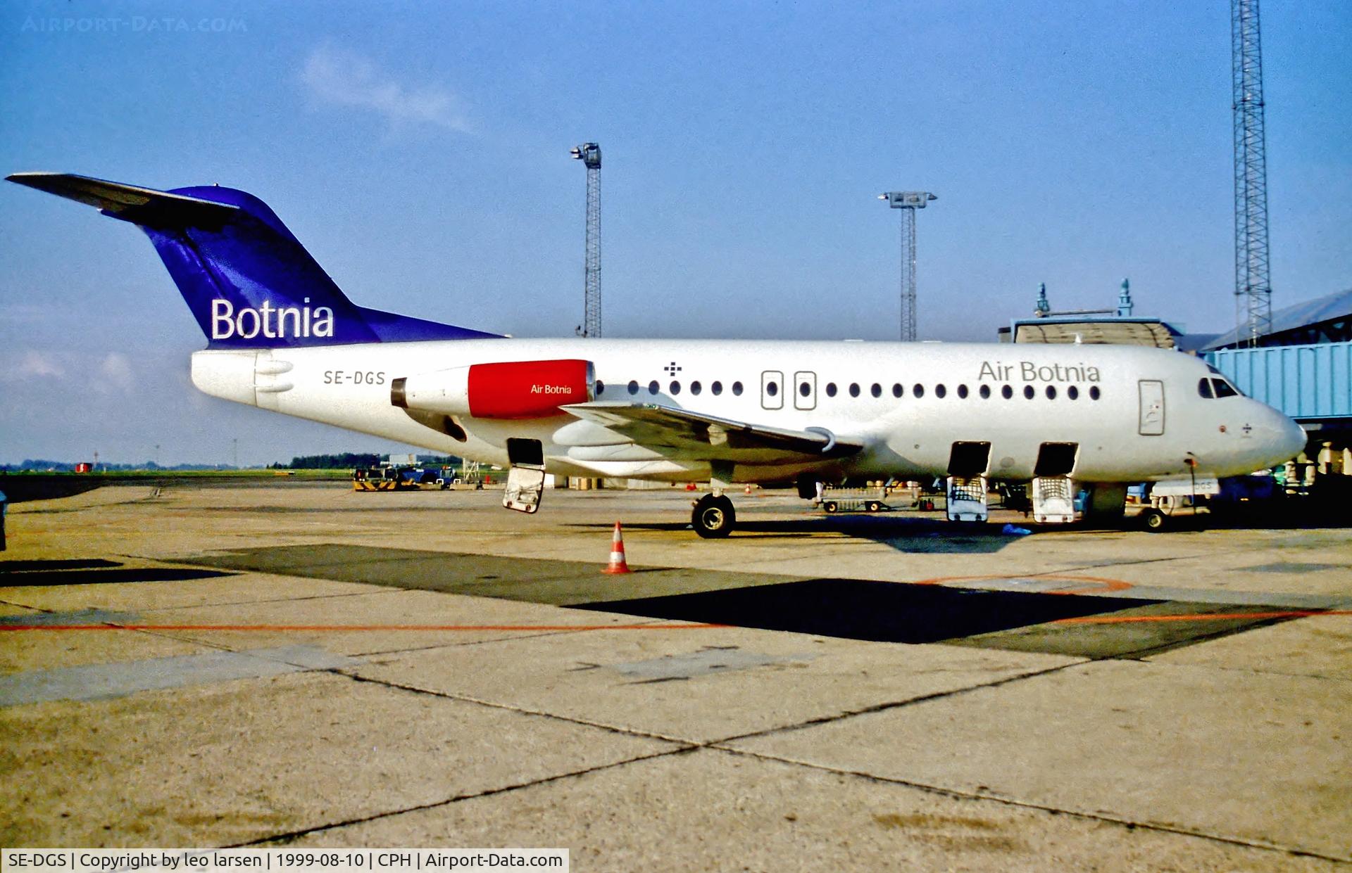 SE-DGS, 1986 Fokker F-28-4000 Fellowship C/N 11236, Copenhagen 10.8.99
