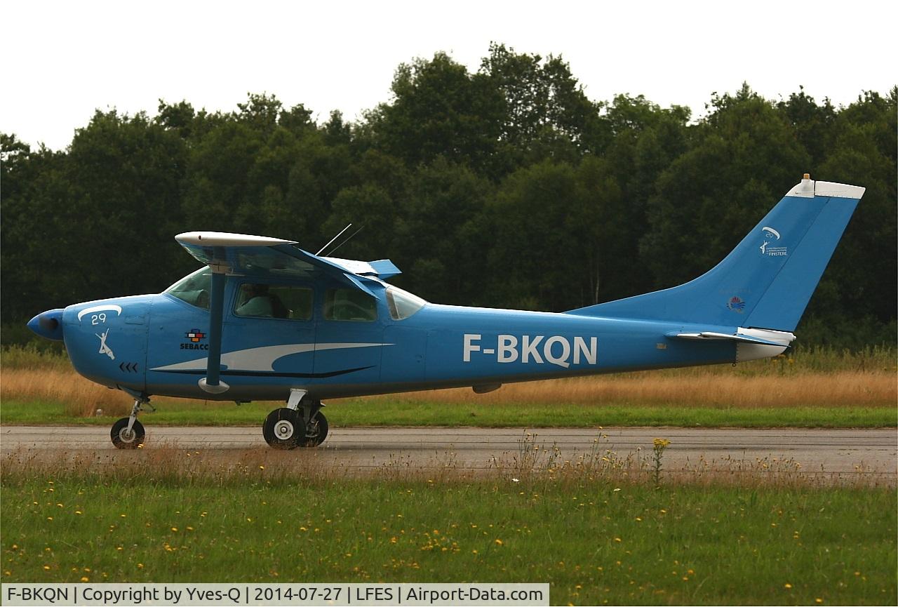 F-BKQN, Cessna 182F Skylane C/N 18254493, Cessna 182F Skylane, Guiscriff airfield (LFES) open day 2014