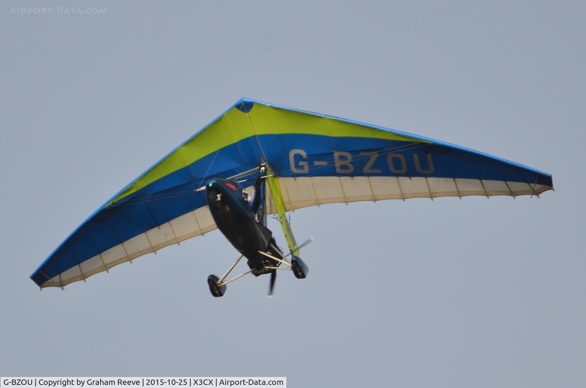 G-BZOU, 2001 Pegasus Quantum 15-912 C/N 7768, Departing from Northrepps.