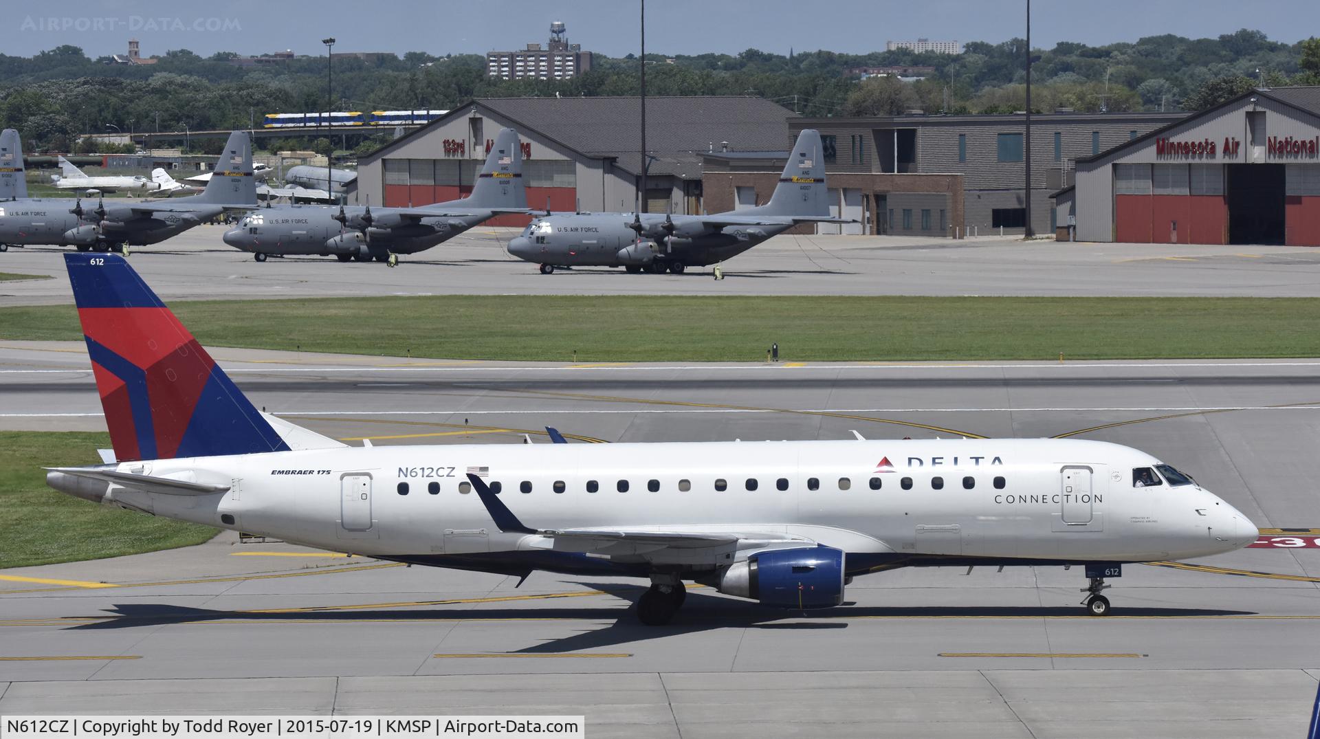 N612CZ, 2007 Embraer 175LR (ERJ-170-200LR) C/N 17000201, Taxiing at MSP