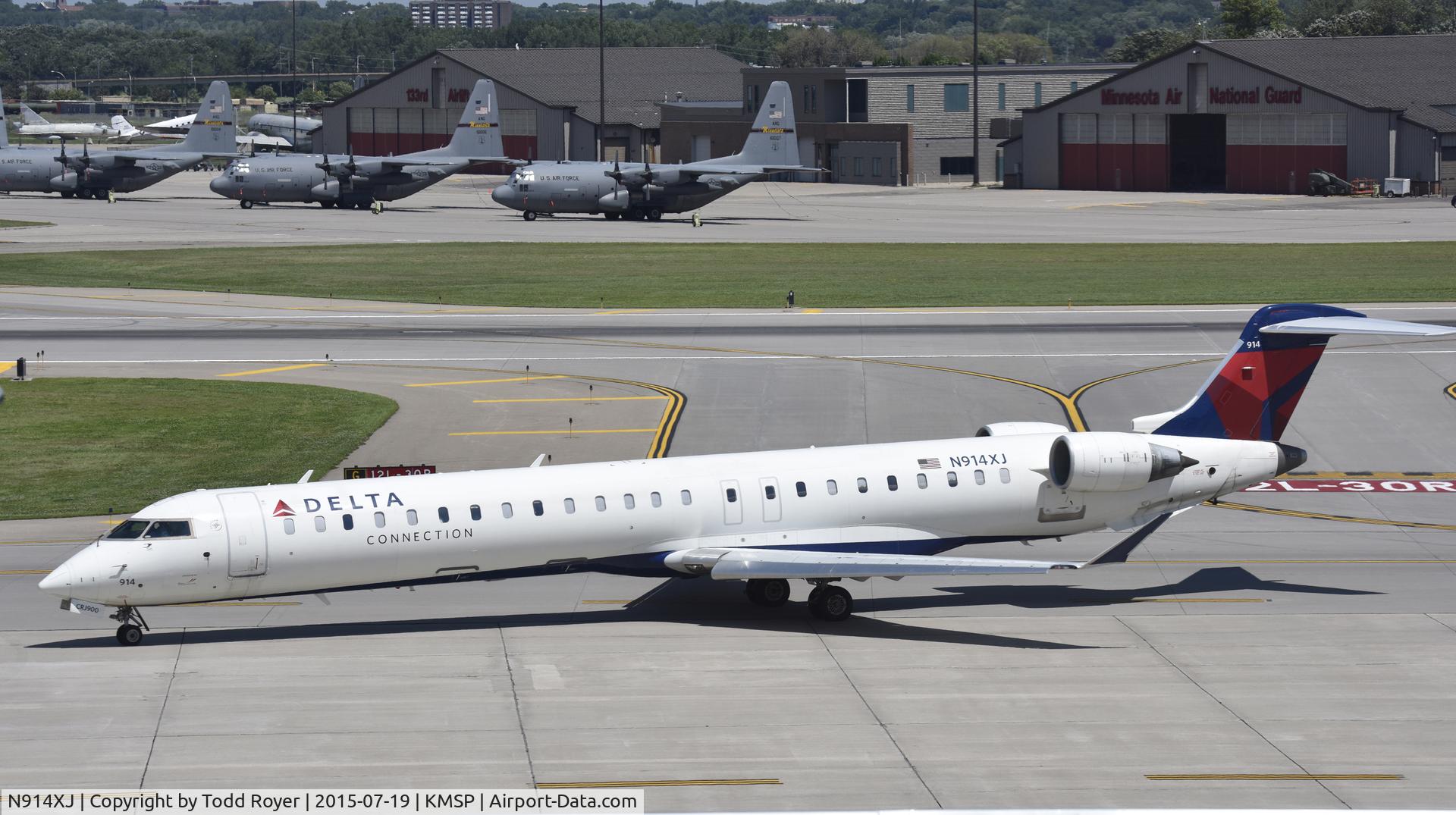 N914XJ, 2007 Bombardier CRJ-900ER (CL-600-2D24) C/N 15149, Taxiing at MSP