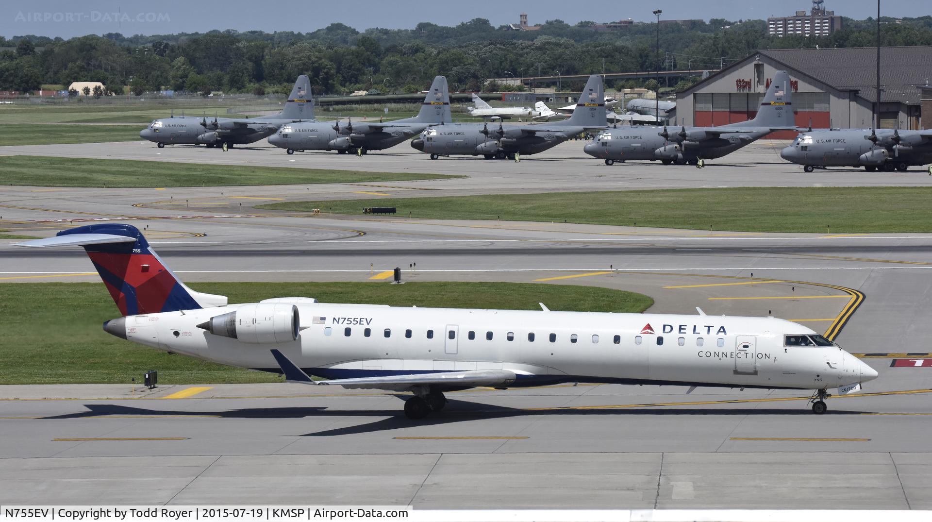 N755EV, Bombardier CRJ-701 (CL-600-2C10) Regional Jet C/N 10185, Taxiing at MSP