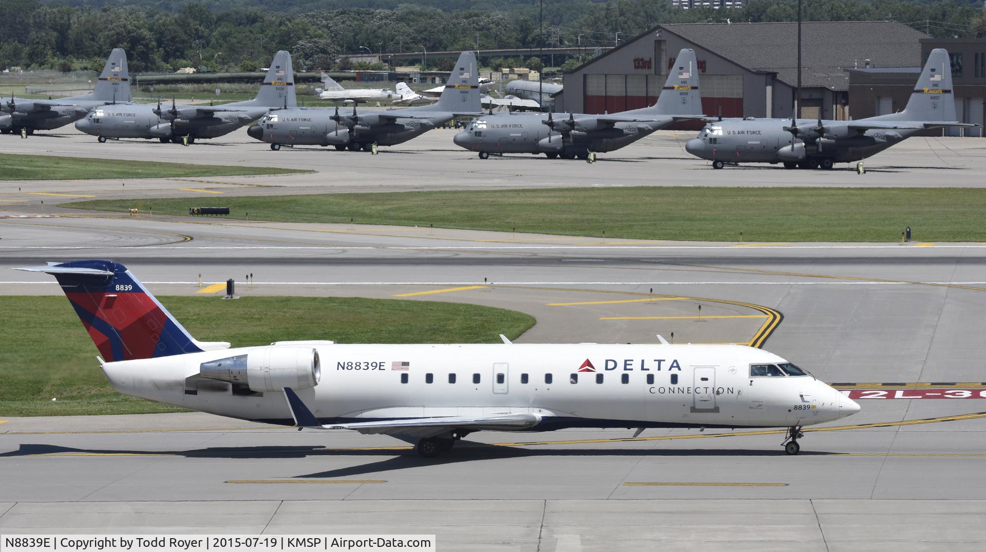 N8839E, 2003 Bombardier CRJ-440 (CL-600-2B19) C/N 7839, Taxiing at MSP