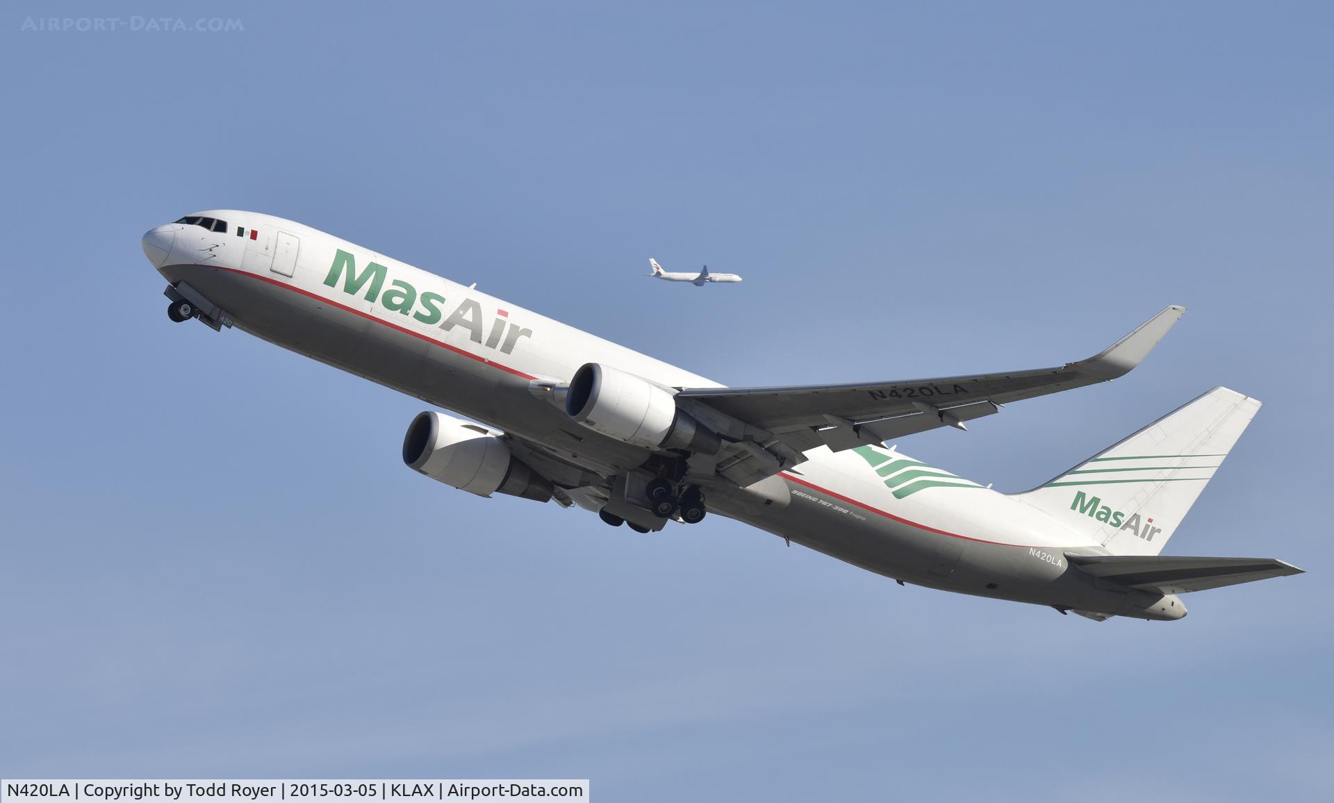 N420LA, 2006 Boeing 767-316F C/N 34627, Departing LAX