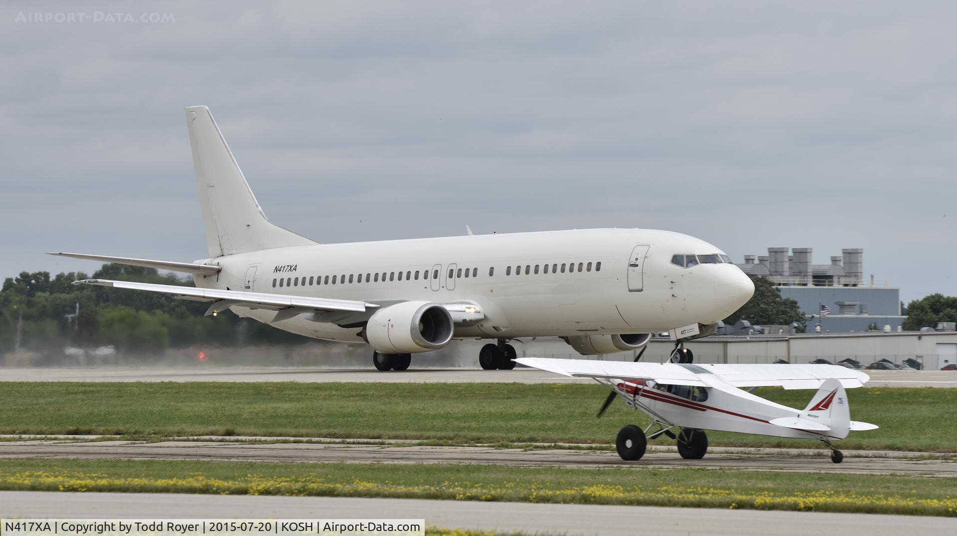 N417XA, 1991 Boeing 737-484 C/N 25417, Departing OSH