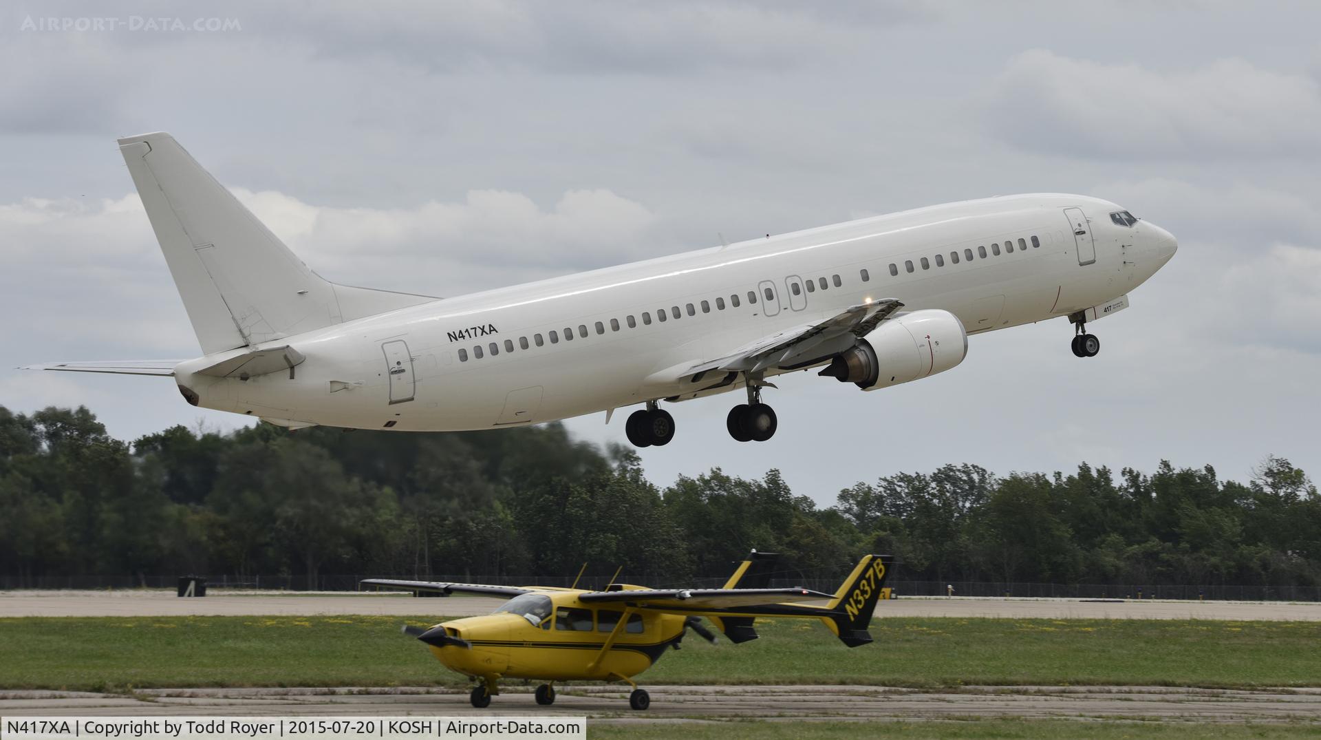 N417XA, 1991 Boeing 737-484 C/N 25417, Departing OSH