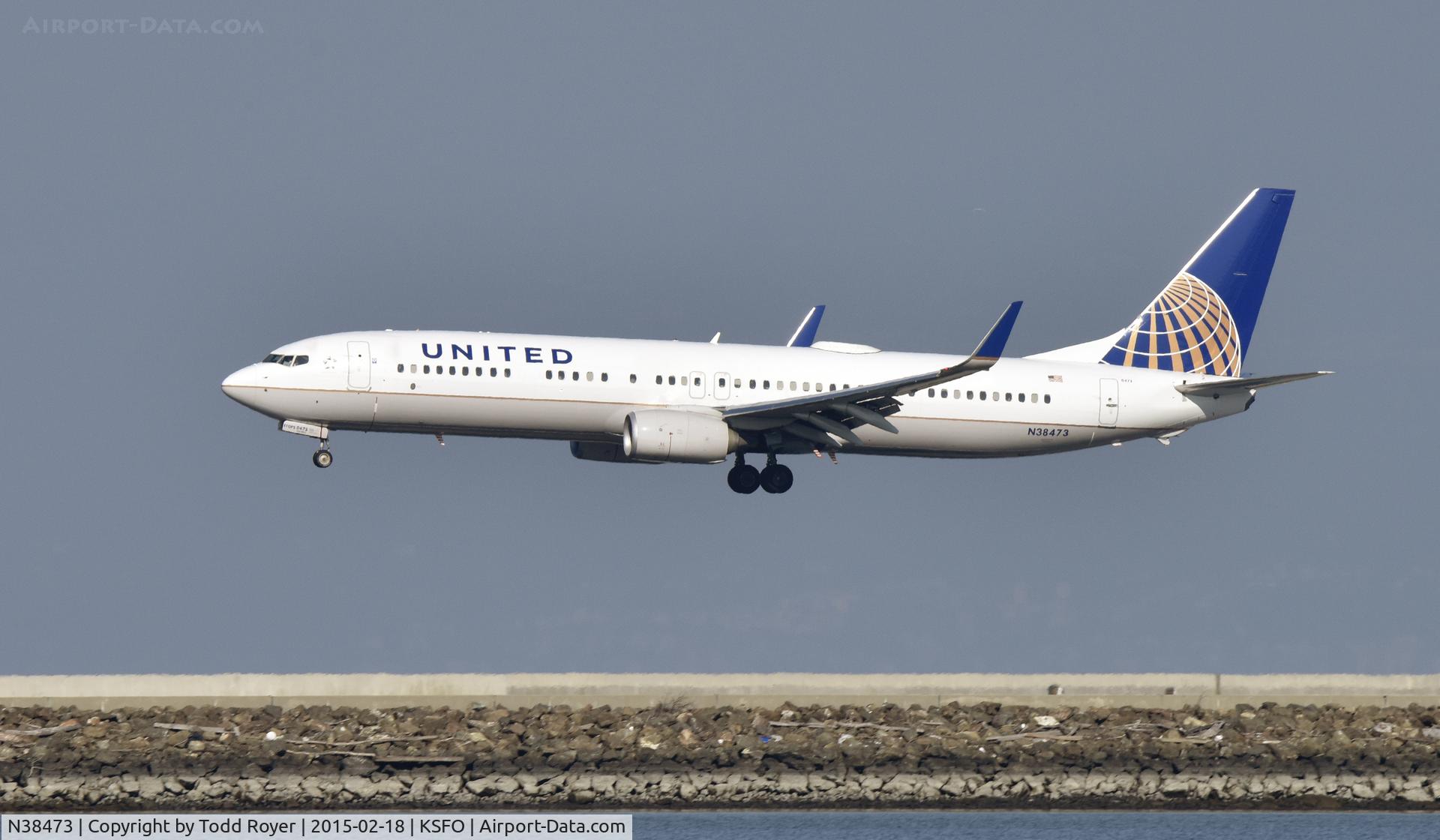 N38473, 2013 Boeing 737-924/ER C/N 38702, Landing at SFO