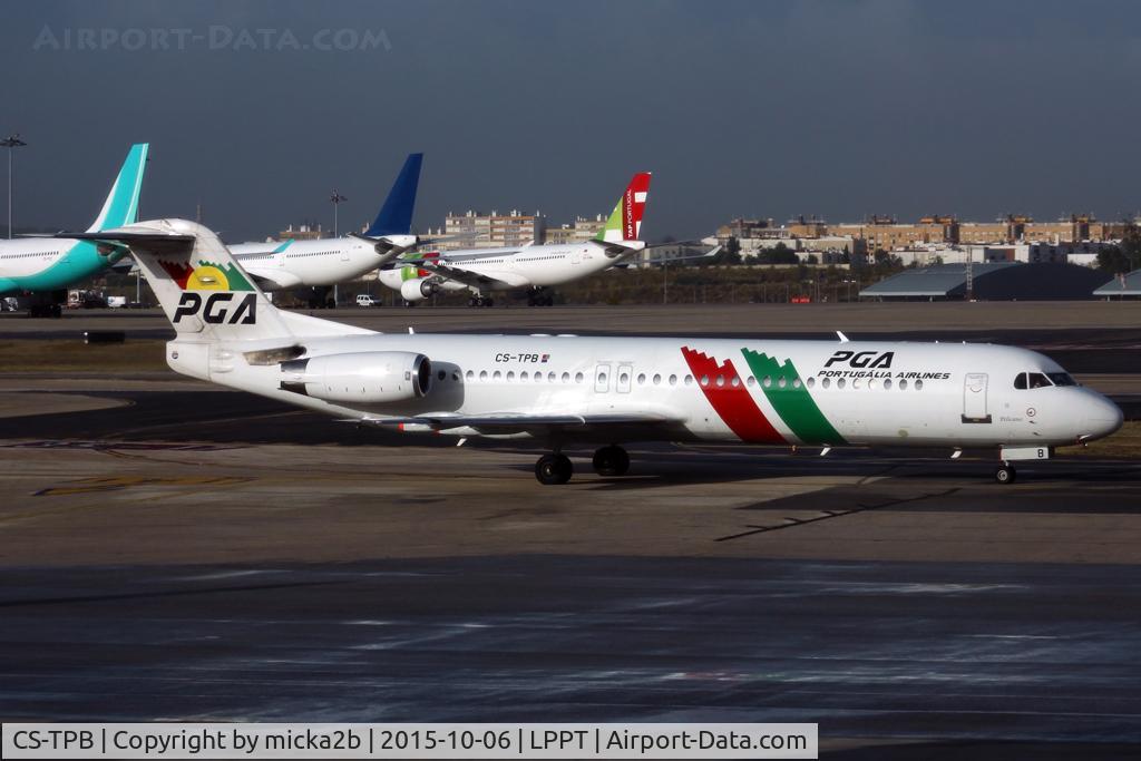 CS-TPB, 1990 Fokker 100 (F-28-0100) C/N 11262, Taxiing. Scrapped in december 2018