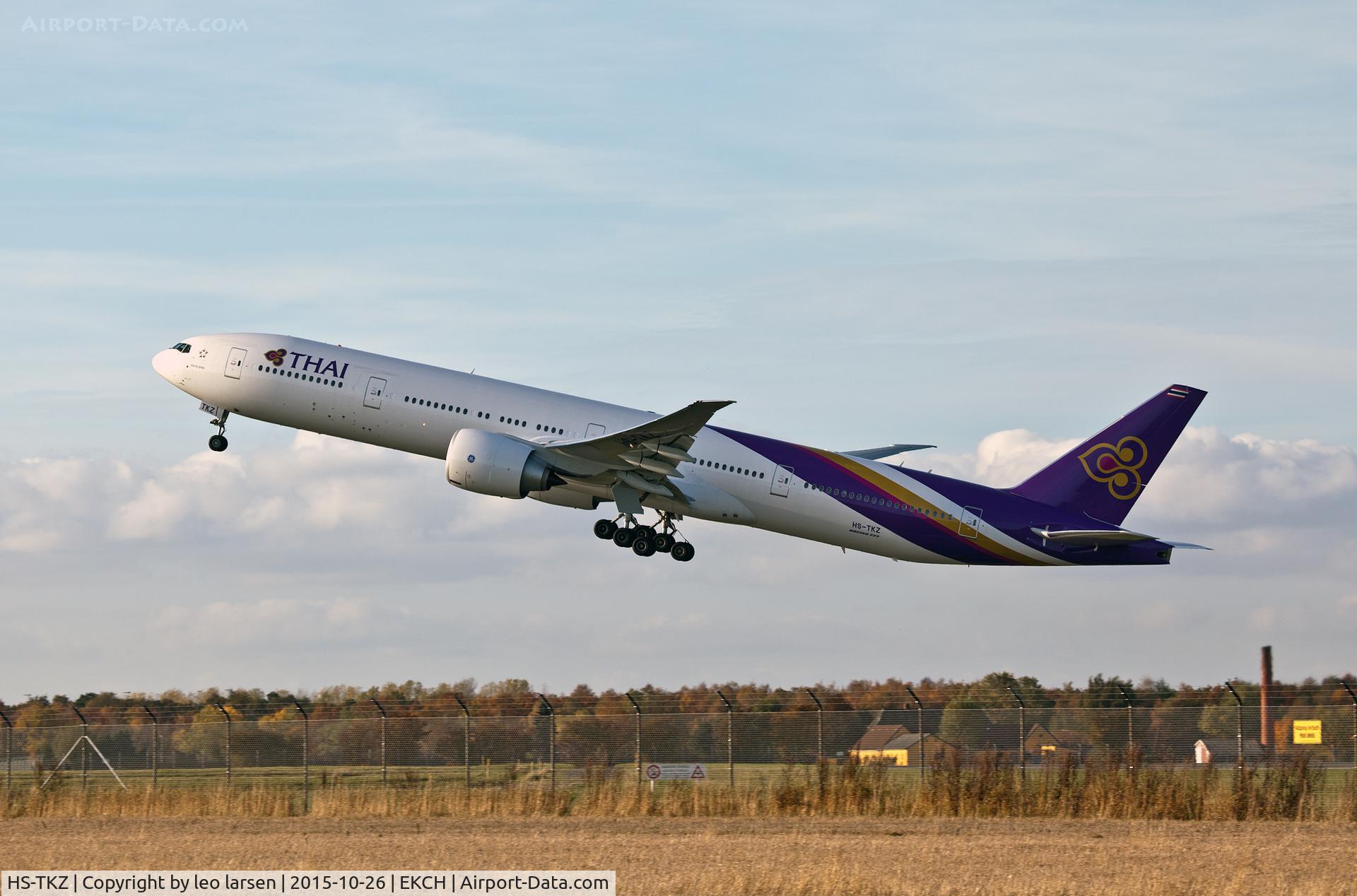 HS-TKZ, 2015 Boeing 777-3D7/ER C/N 42115, Copenhagen 26.10.15
