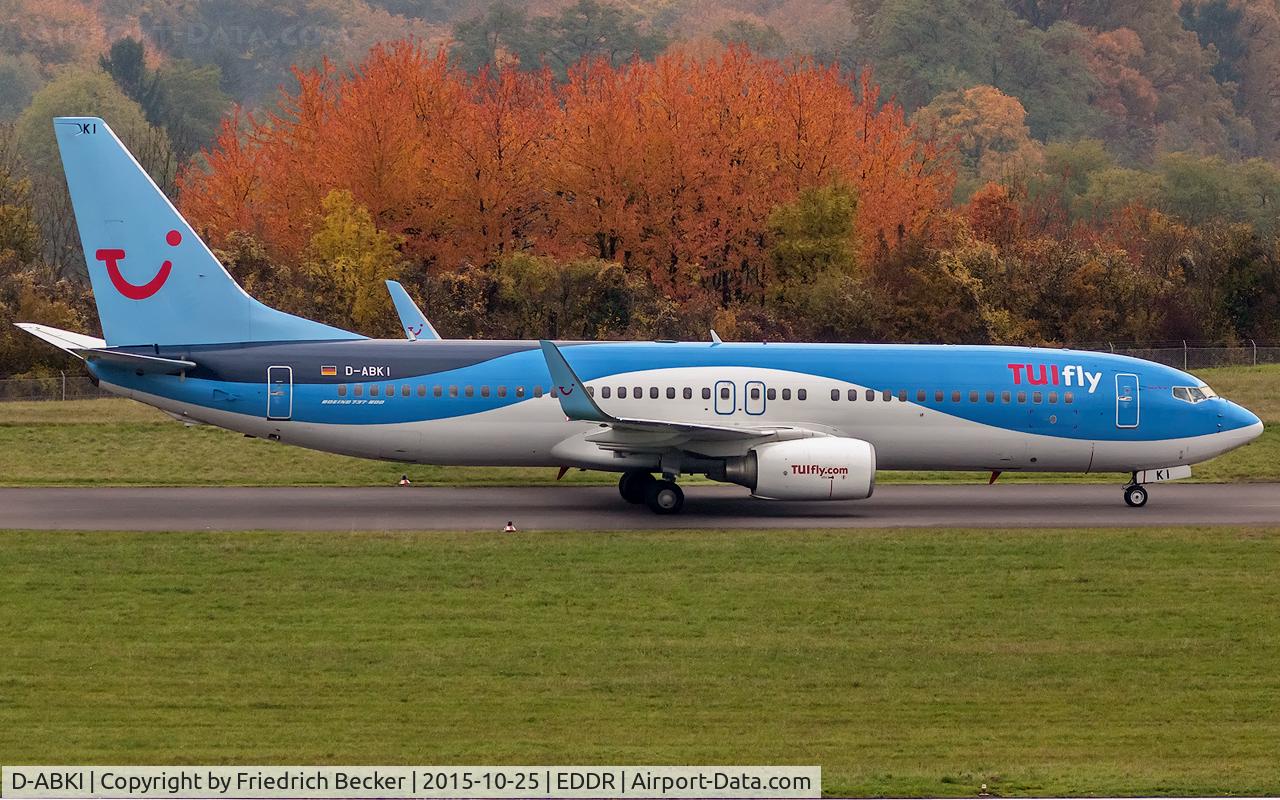 D-ABKI, 2009 Boeing 737-86J C/N 37748, taxying to the gate