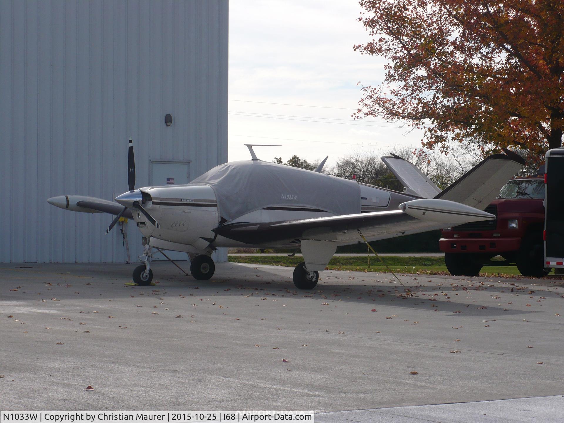 N1033W, 1973 Beech V35B Bonanza C/N D-9455, Beech V35B Parked outside Exec Aviation Terminal