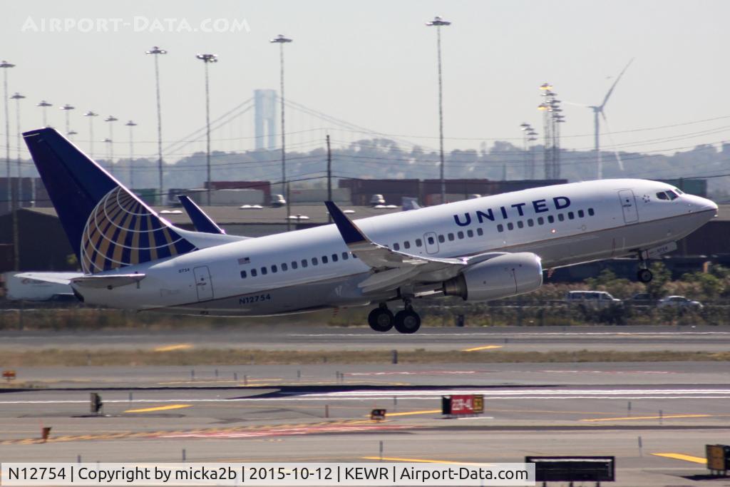 N12754, 2002 Boeing 737-7V3 C/N 30464, Take off