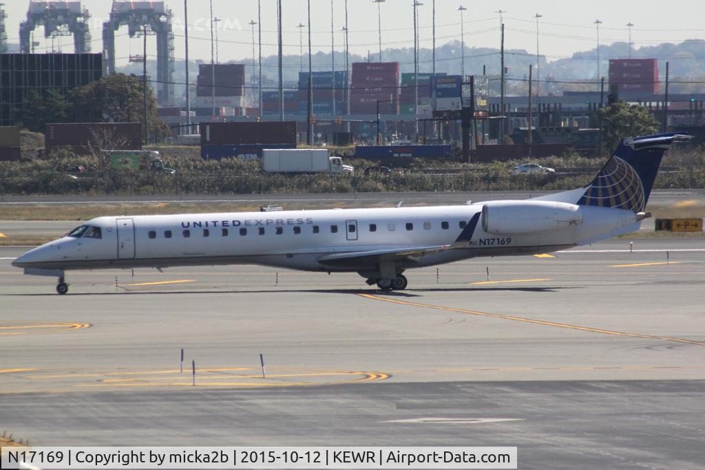 N17169, 2004 Embraer ERJ-145XR (EMB-145XR) C/N 14500844, Taxiing