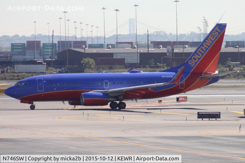 N746SW, 1999 Boeing 737-7H4 C/N 29798, Taxiing