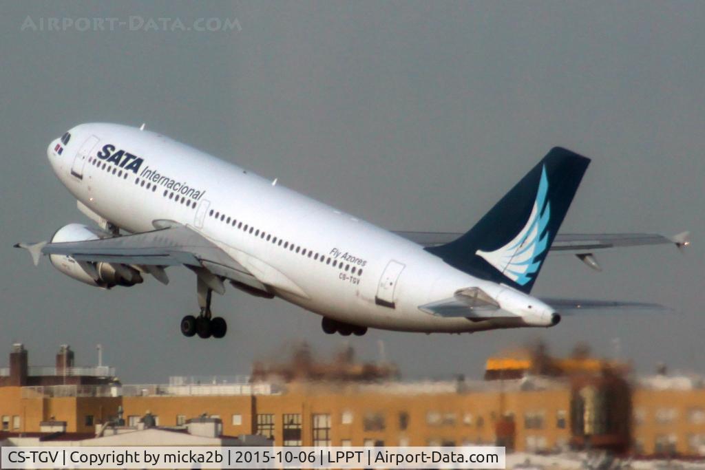 CS-TGV, 1992 Airbus A310-304 C/N 651, Take off. Scrapped in december 2018.